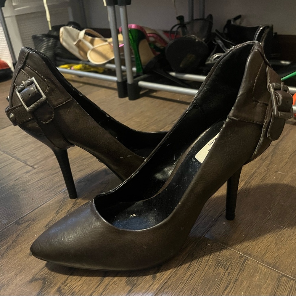 Simply Vera Vera Wang Brown Heels Elegant Design